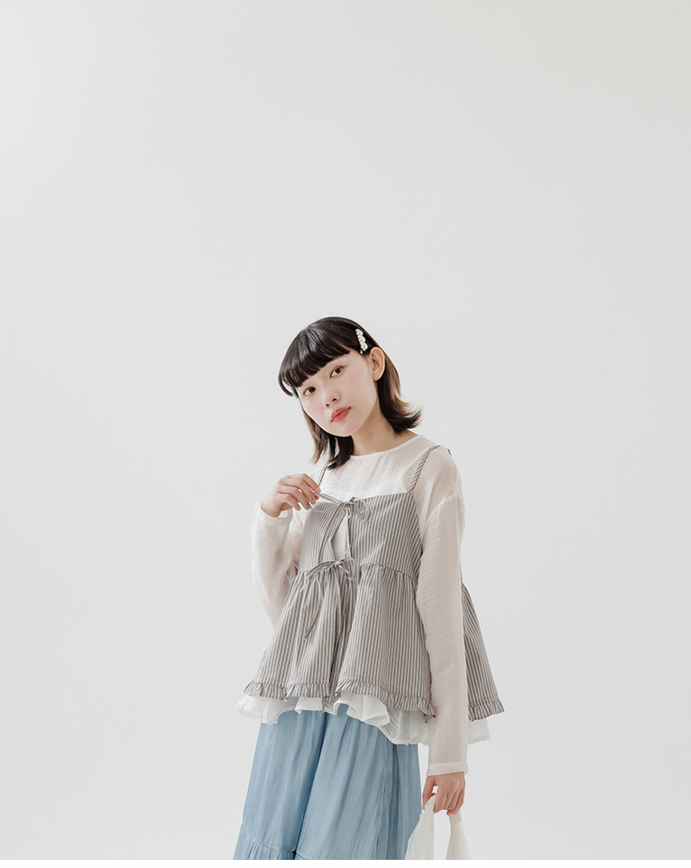 Striped ruffled strappy spaghetti-shoulder vest (two colors available)【01099391】in stock+pre-order
