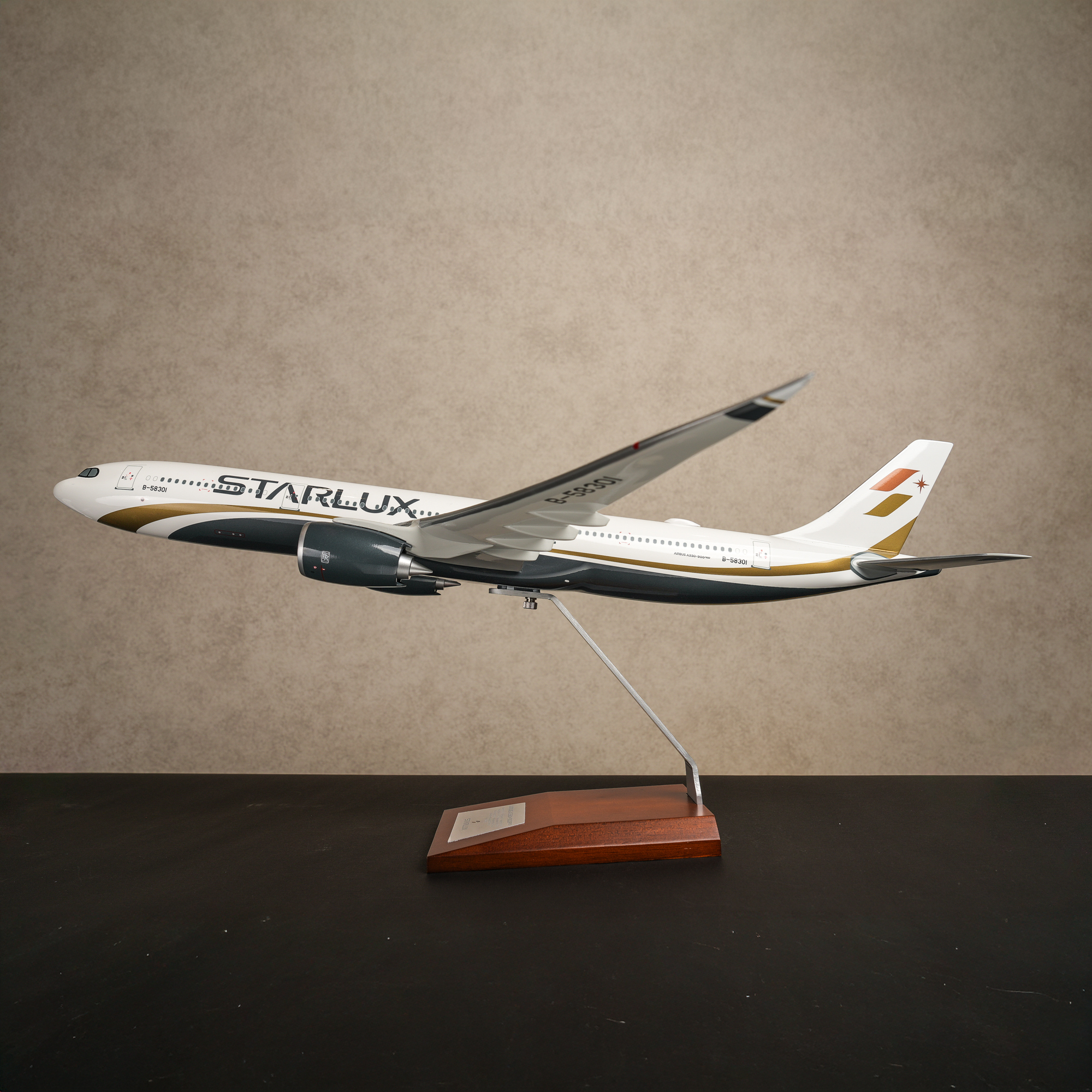 STARLUX | A330neo 1:100 飛機模型 (B-58301)