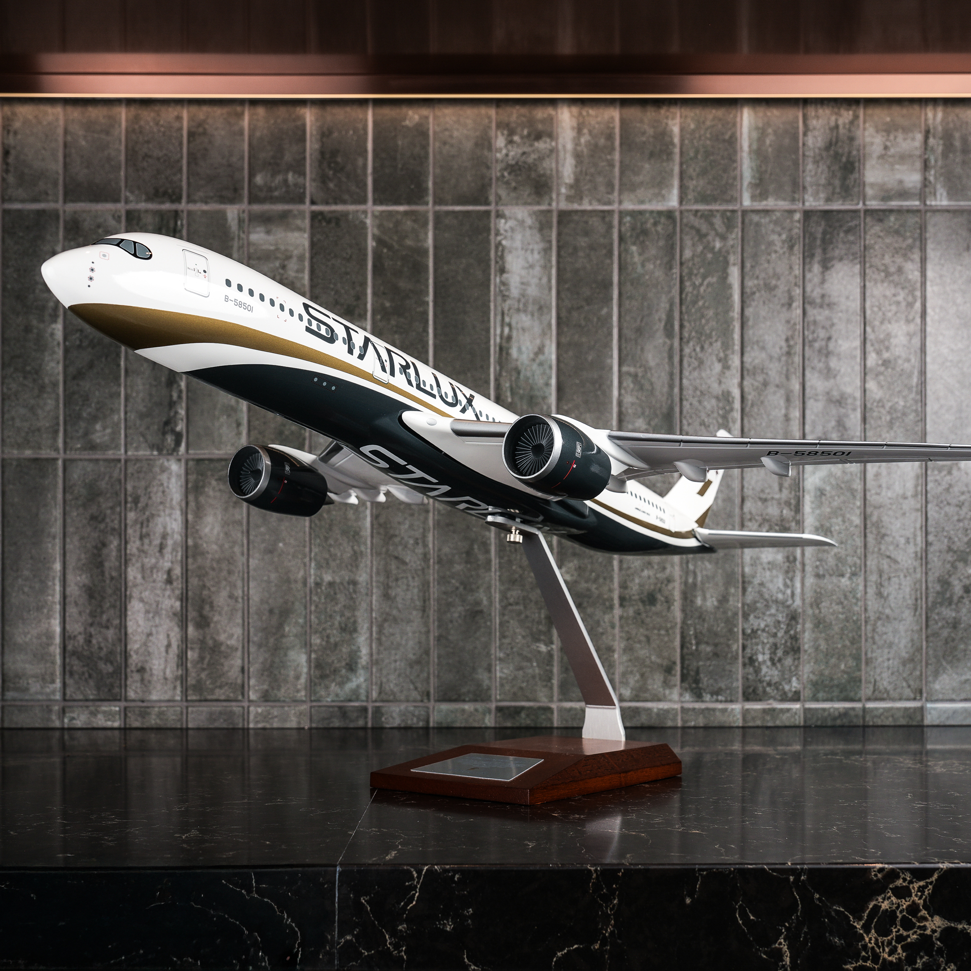 STARLUX | A350-900 1:100 飛機模型 (B-58501)