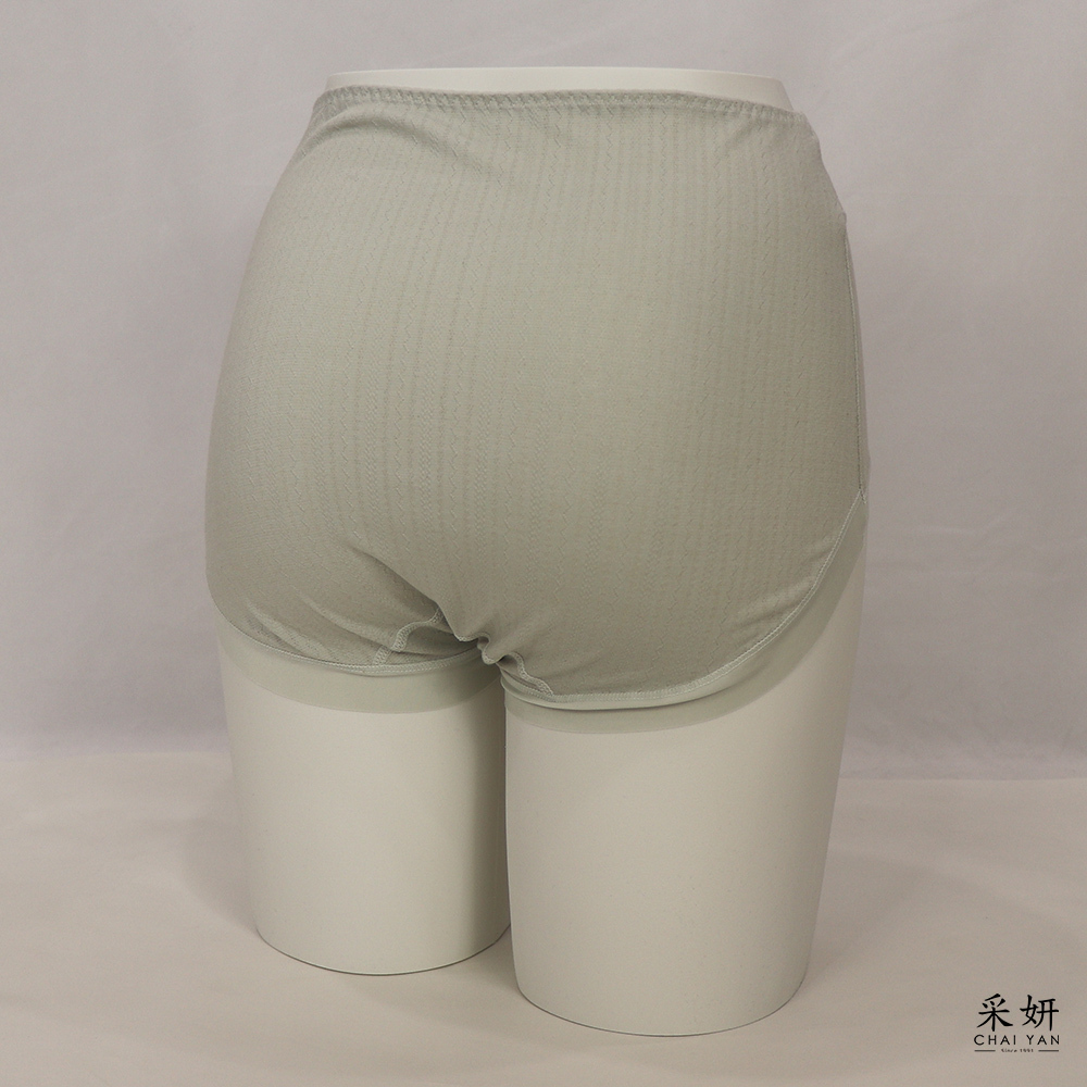 素色鋸齒織紋彈力中高腰內褲