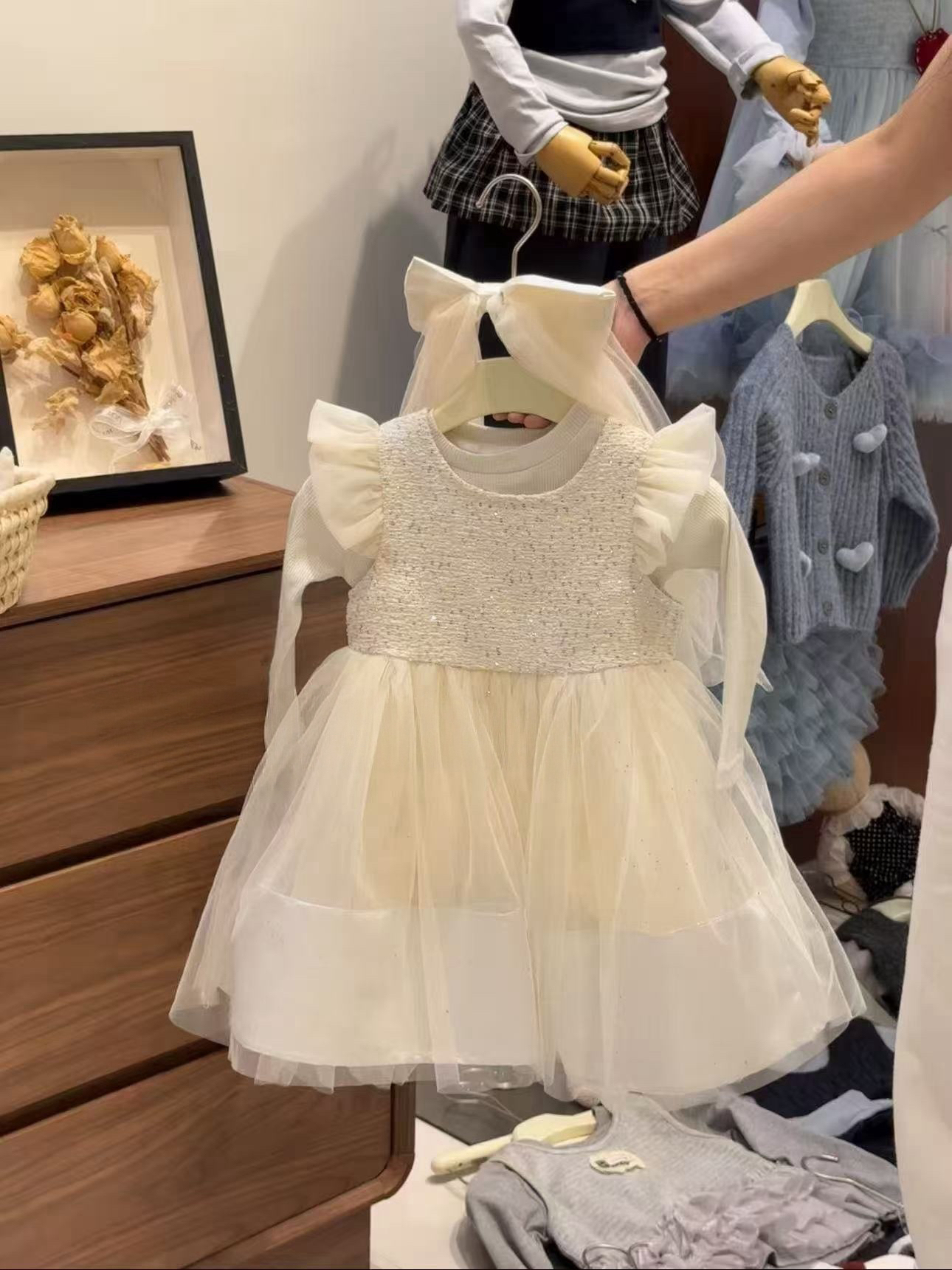 BYB11SE006WE 米白色仙氣飛袖蓬蓬紗裙打底連紗紗髮夾套裝