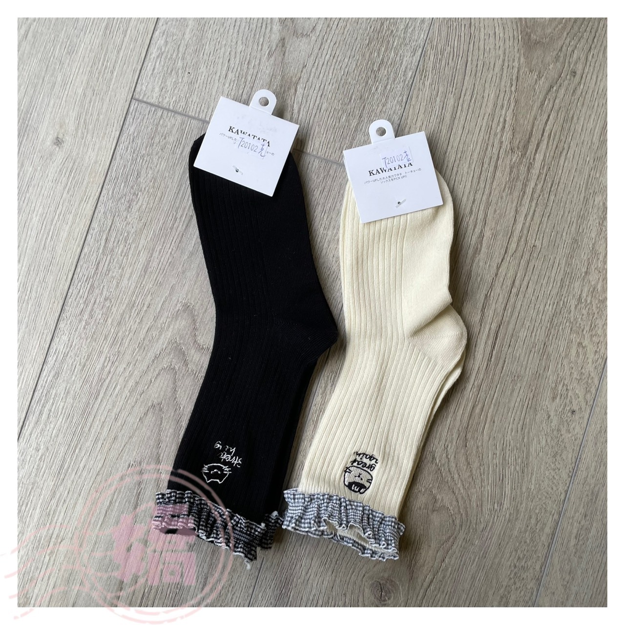 T20102刺繡小貓咪撞色格紋荷葉邊襪(杏'黑)