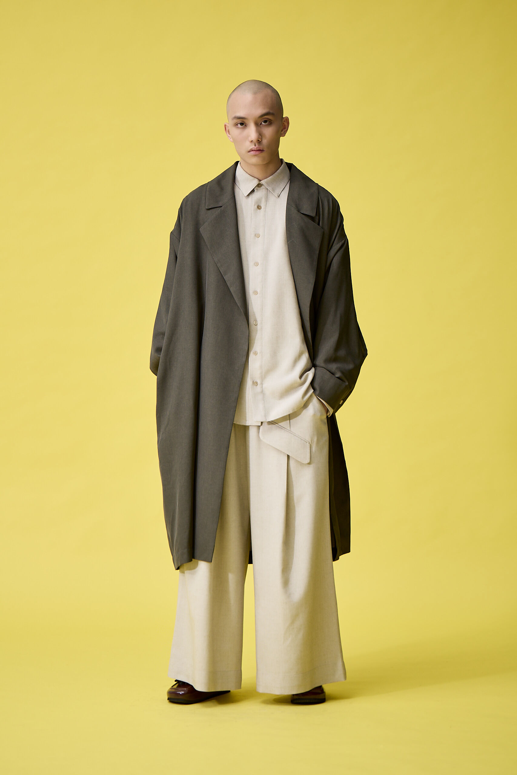 西裝領落肩大衣