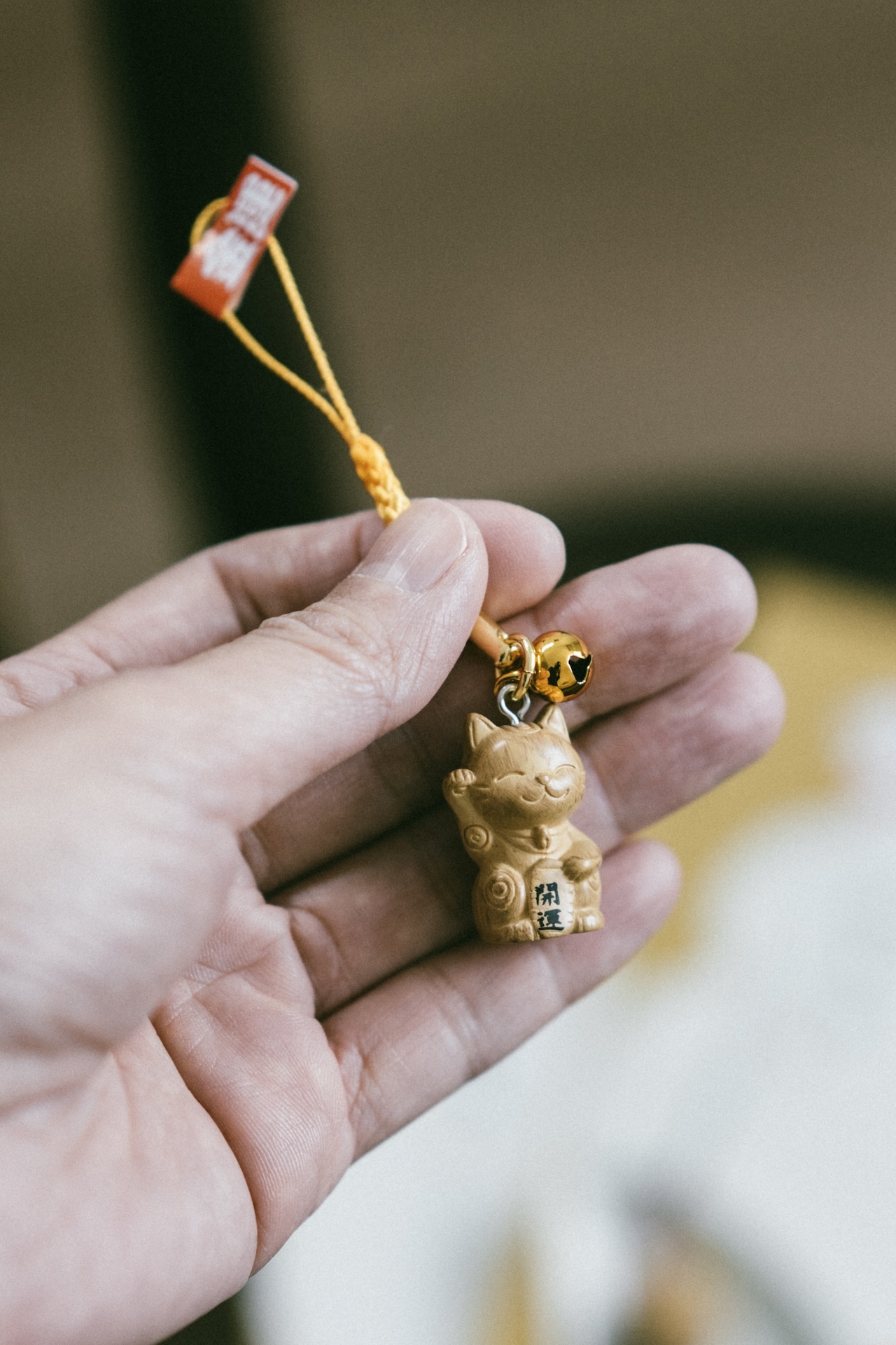 日本製天然木雕招財貓／達摩小吊飾附小福鈴