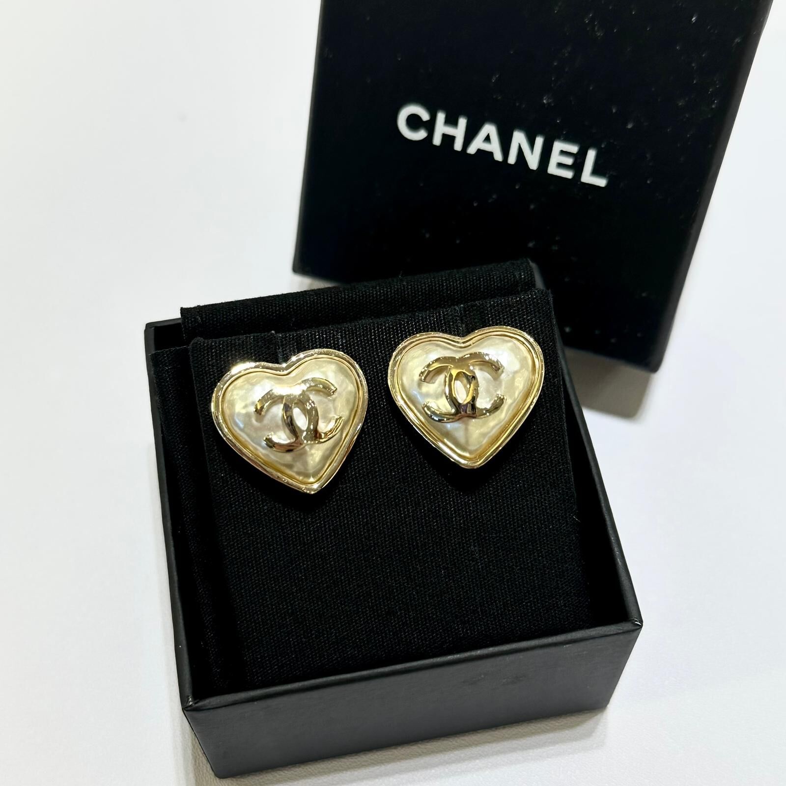 全新CHANEL耳環 3x3cm 愛心貝母淡金 EARRINGS AB7530 香奈兒耳環 #BRAND NEW #香榭站正品