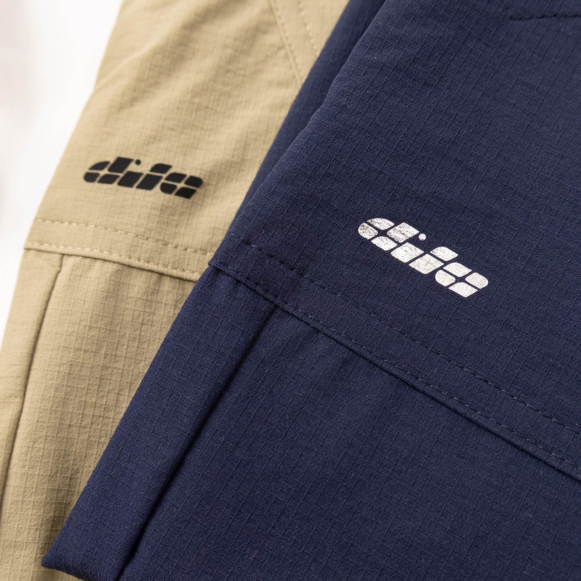 【H55613】帥氣藝術英字裝飾長褲＊二色