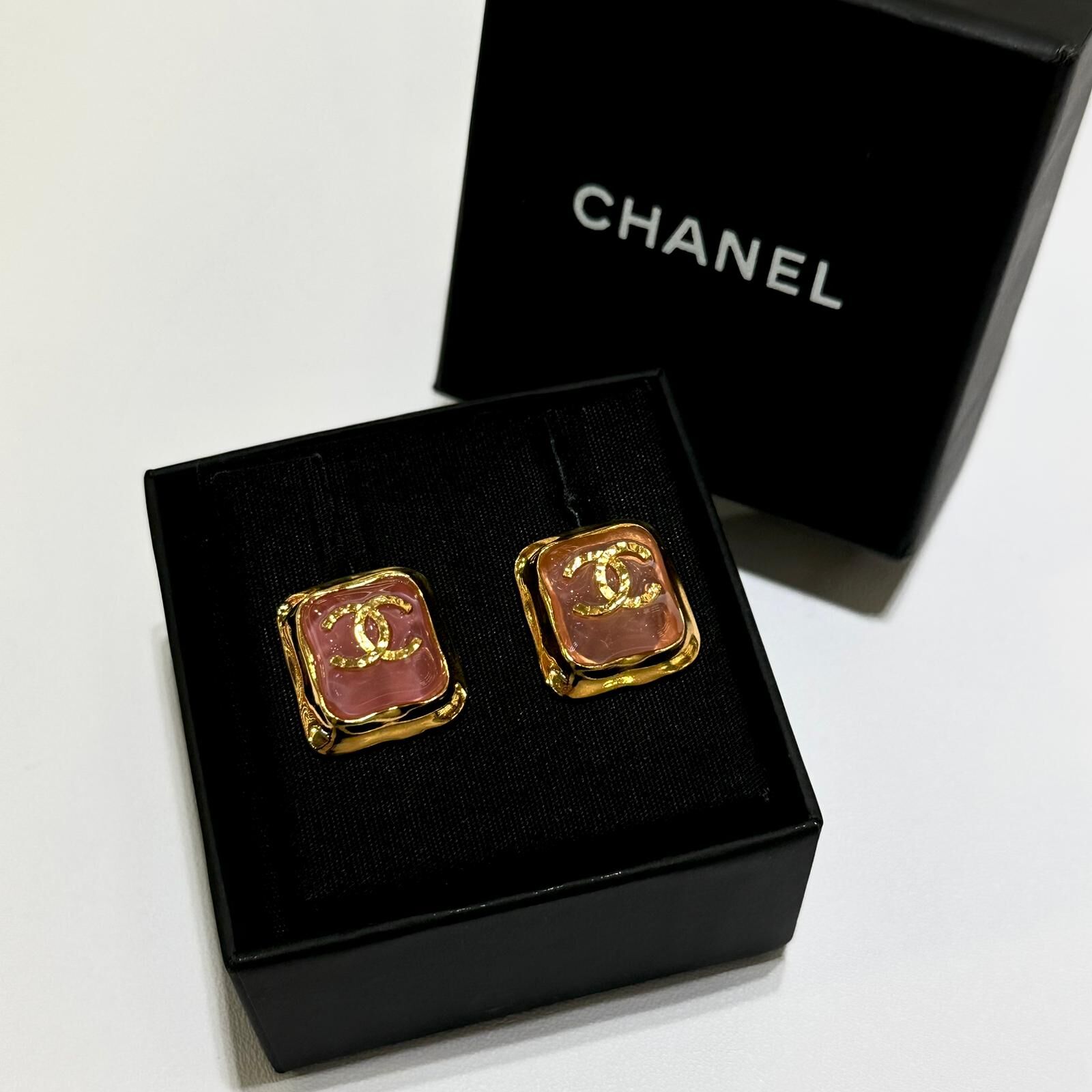 全新CHANEL耳環 2.8x2.8cm 復古方糖粉金CC LOGO 香奈兒EARRINGS ABA138 #BRAND NEW #香榭站正品