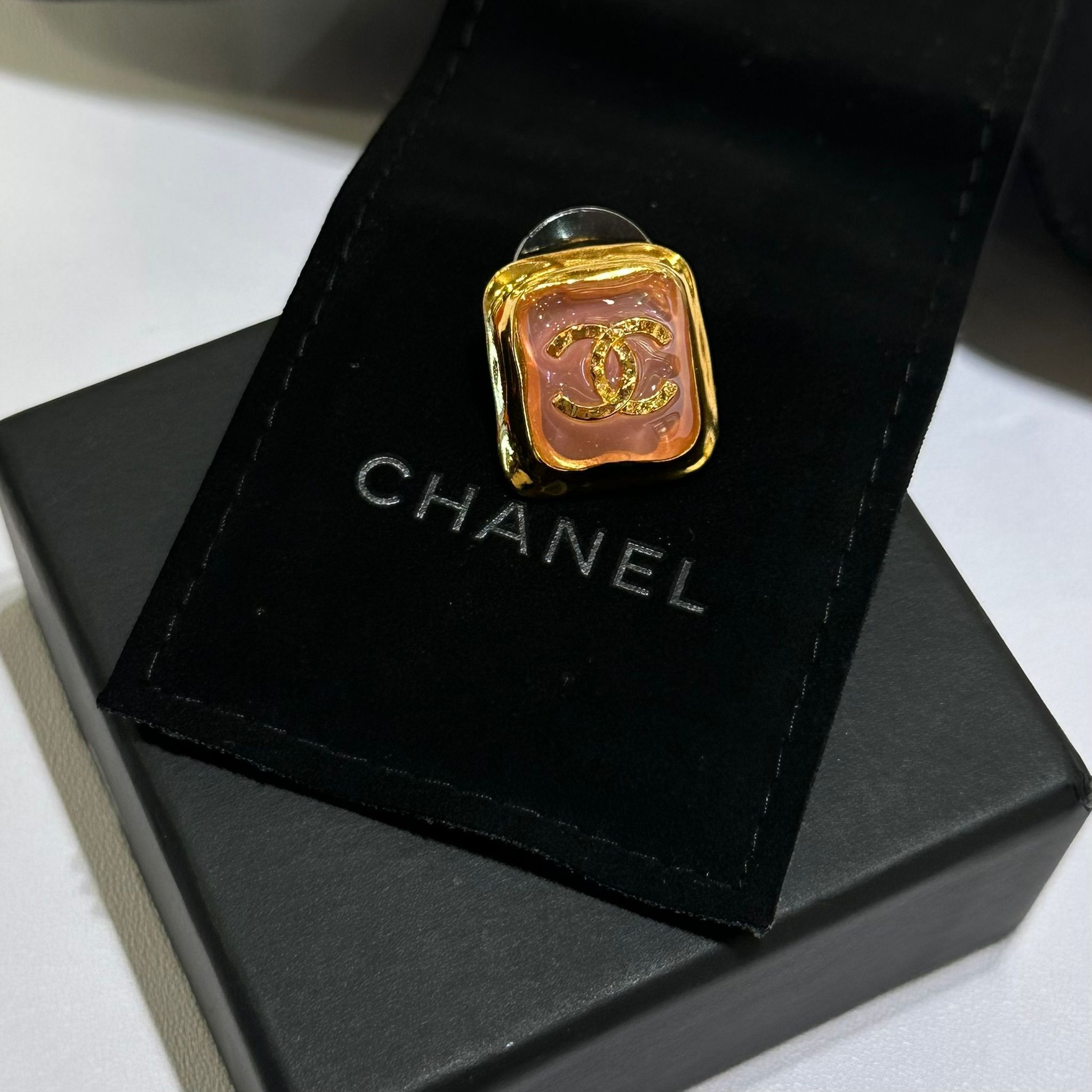 全新CHANEL耳環 2.8x2.8cm 復古方糖粉金CC LOGO 香奈兒EARRINGS ABA138 #BRAND NEW #香榭站正品