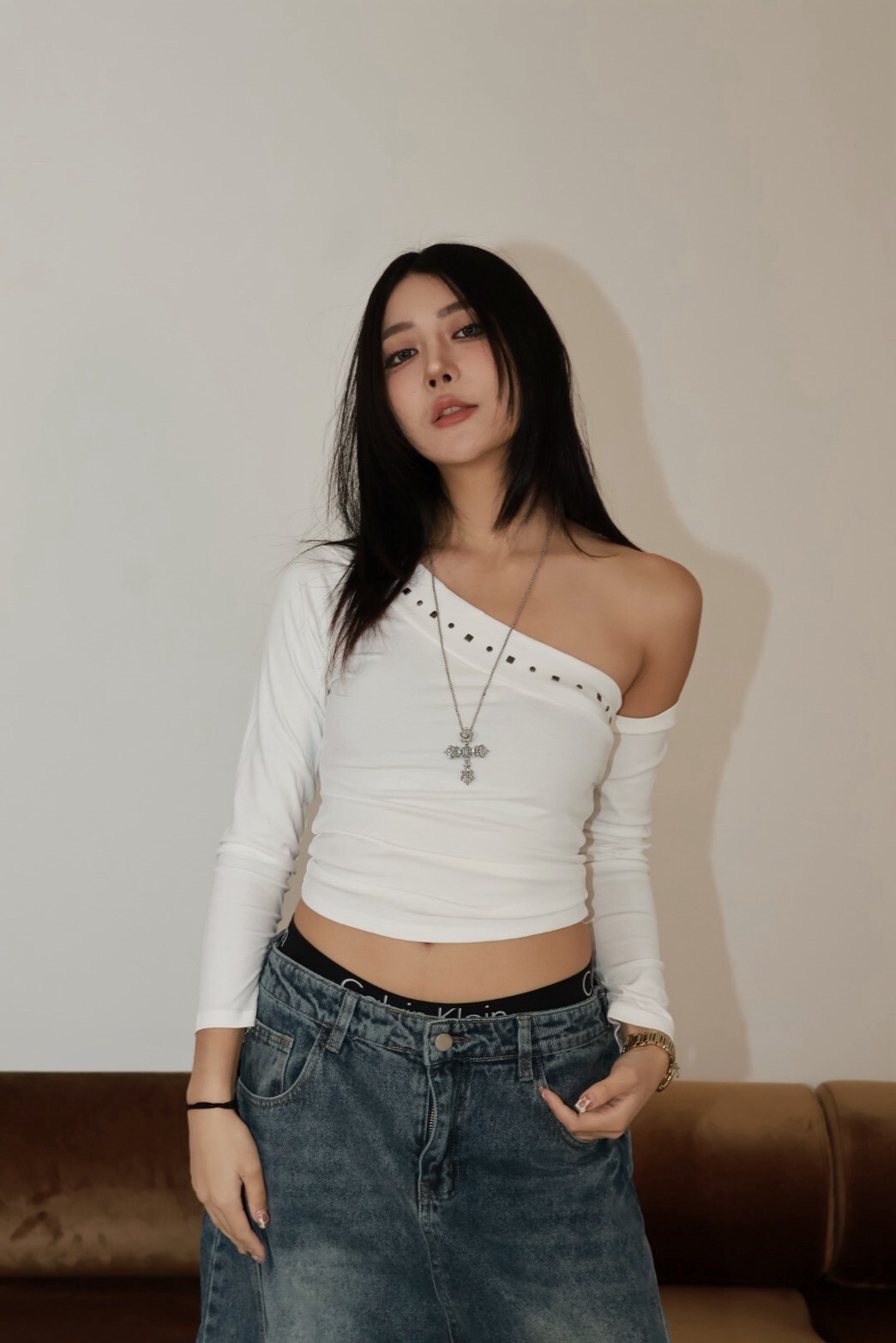 斜肩 鉚釘星星 短版 #長袖上衣