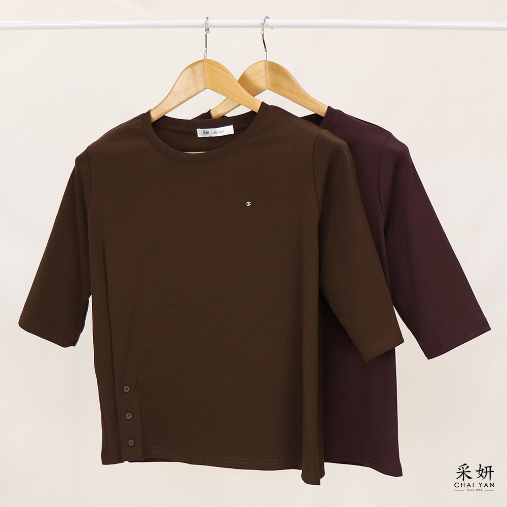 單側下擺裝飾鈕扣圓領半袖上衣