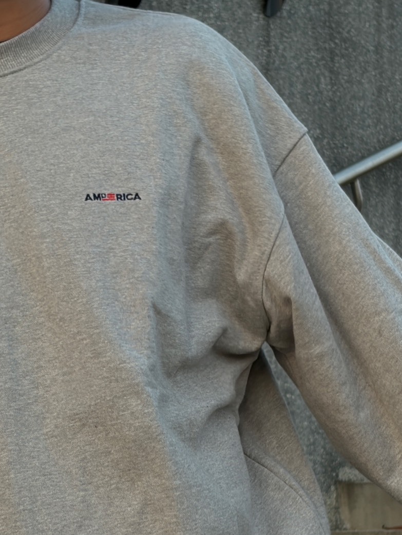 寬短版刺繡小美國大學踢