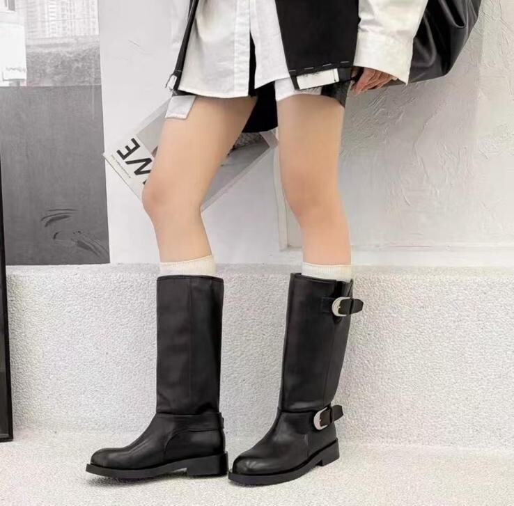 DD02  牛皮  踭1.5高    足碼  SIZE:225-250 $599 韓國牌子 中國製造