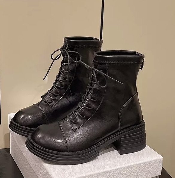 平紋底綁帶皮短靴