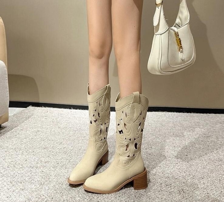 DD06   牛皮 高2 寸  足碼  SIZE:225-250 $699  校長同款  韓國牌子 中國製造