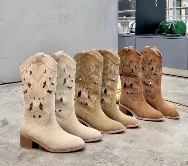 DD06   牛皮 高2 寸  足碼  SIZE:225-250 $699  校長同款  韓國牌子 中國製造