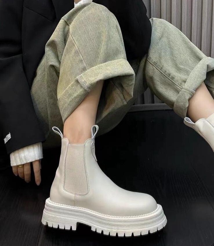 DD09    牛皮 1.5寸高   足碼    SIZE:225-250 $599  韓國牌子 中國製造