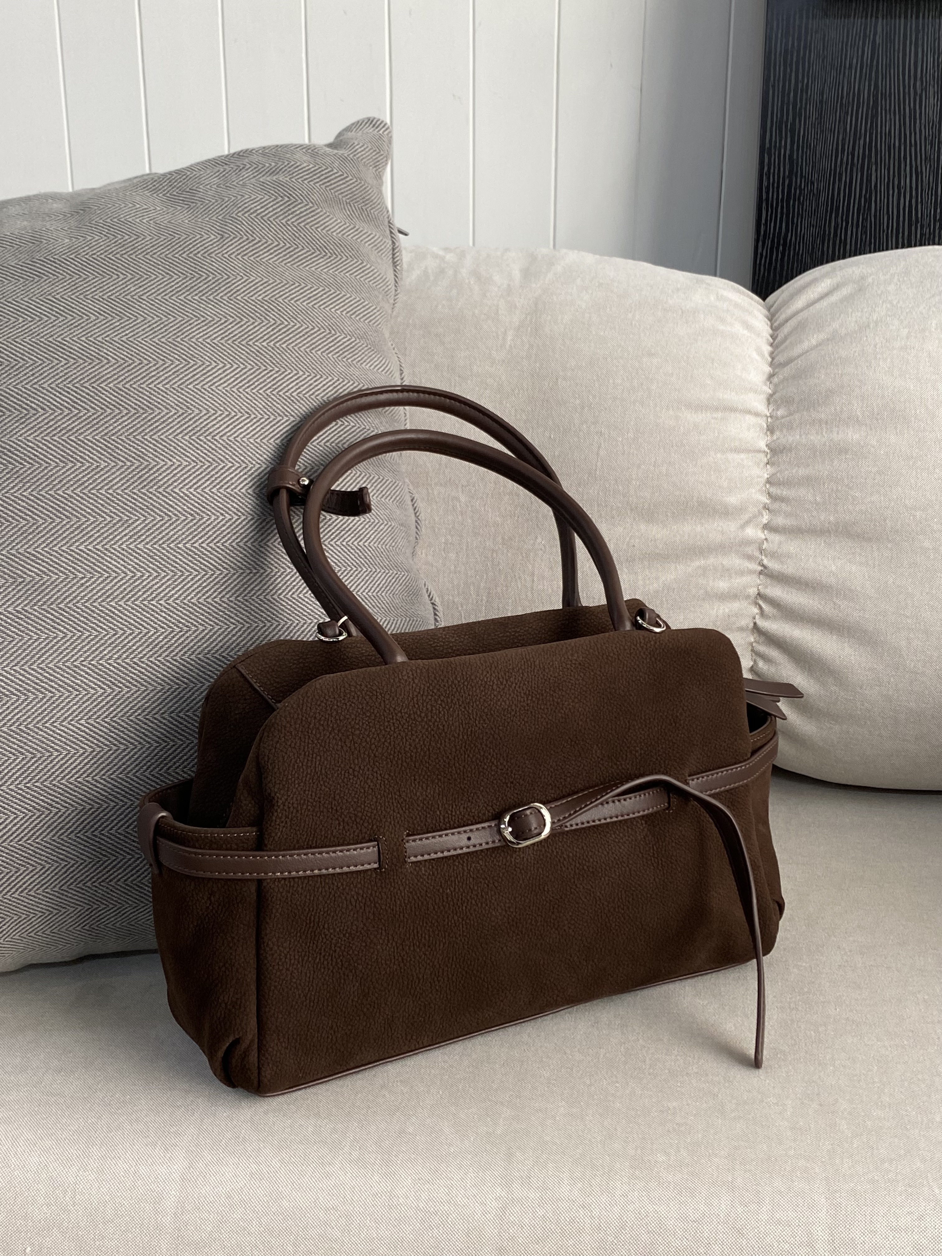 秋日必備單品🤎 麂皮面荔枝紋手提兩用包