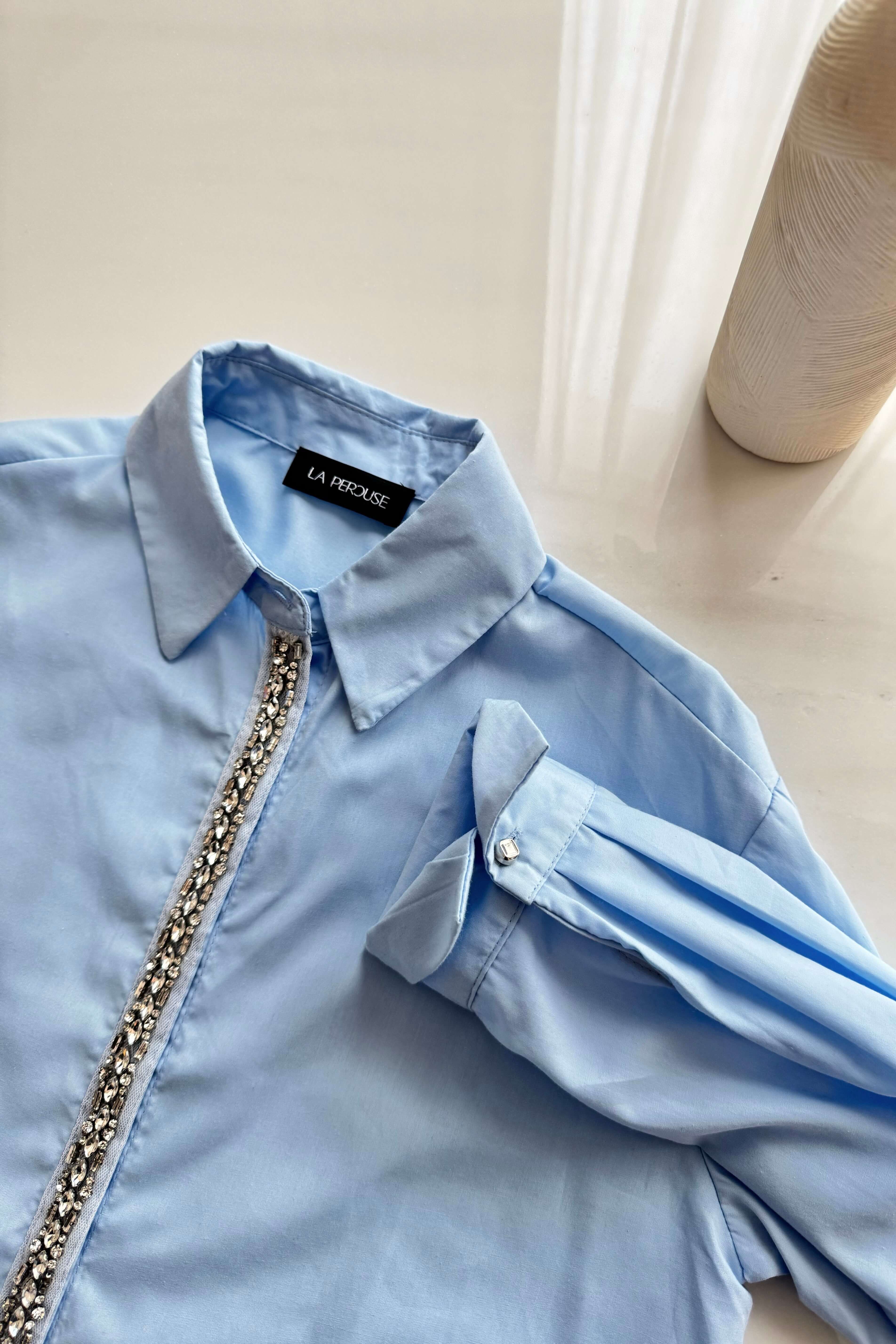 Crystal-Embellished Boxy Crop Shirt_SH2512L37