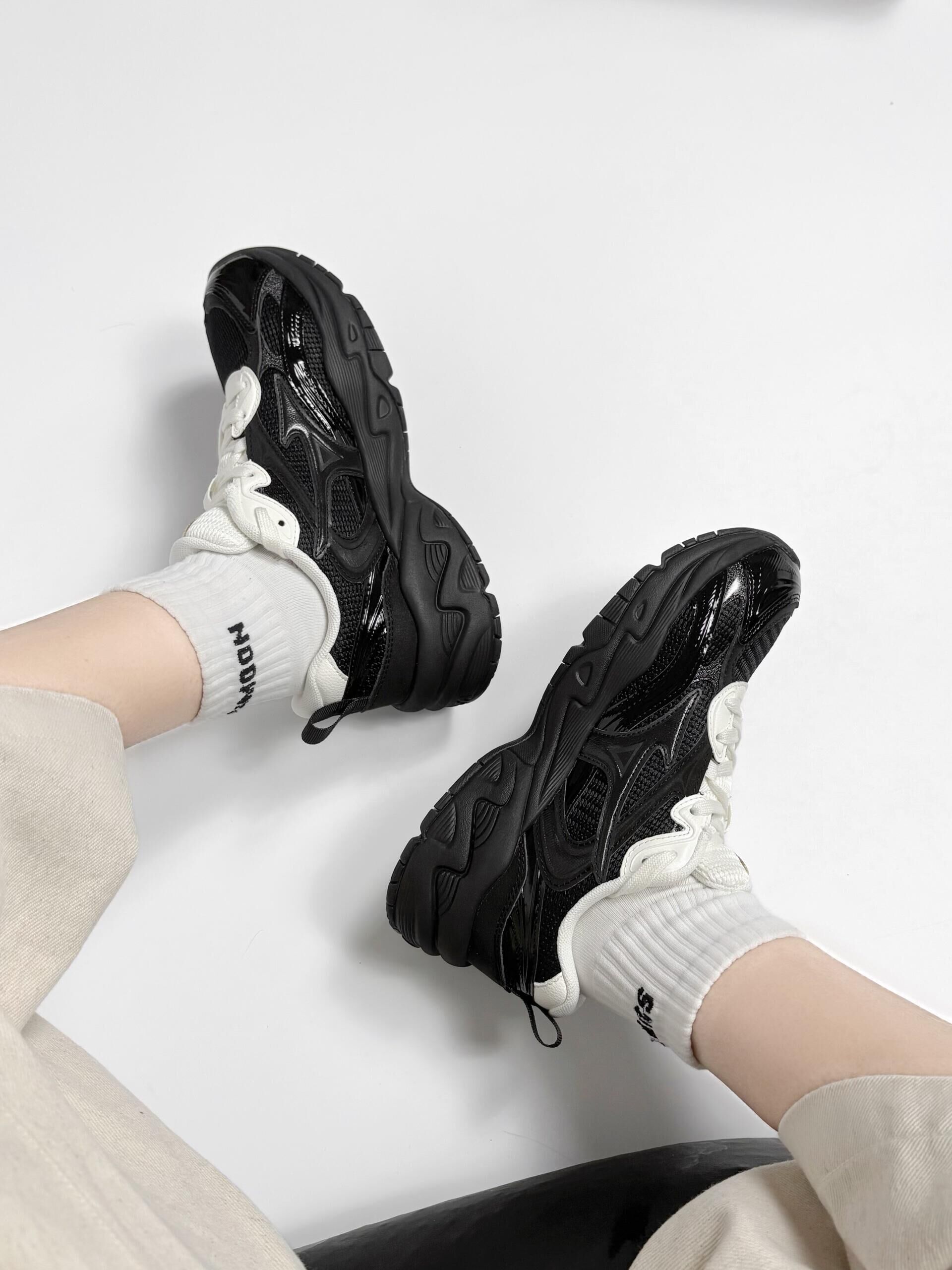 MIZUNO 美津濃 Trainer 2K V2 黑色 奶油白 鏡面 輕量化 復古 慢跑鞋 老爹鞋 D1GH250402/預購