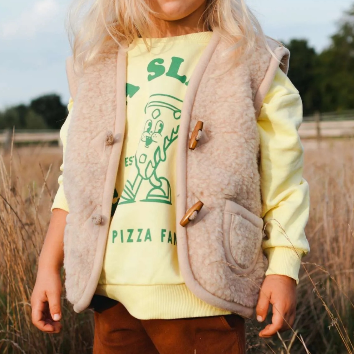 We Are Wovens 牛角扣羊毛背心 bodywarmer - Latte