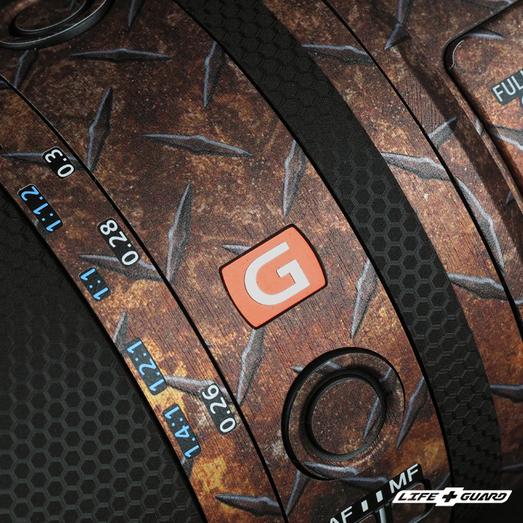 LIFE+GUARD SONY FE 100mm F2.8 Macro GM OSS 貼膜展示圖，LIFE+GUARD 風格設計