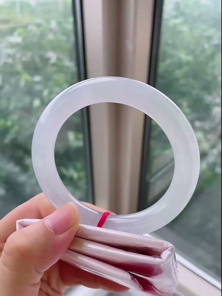 10235835 58.5mm冰白翡翠圓條手鐲 (58-60)