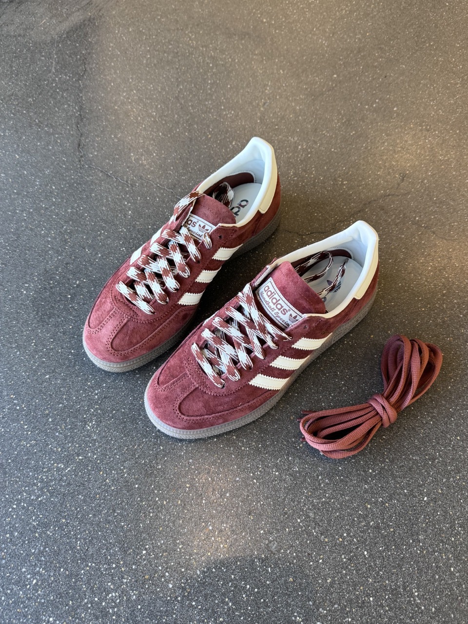 ADIDAS HANDBALL SPEZIAL 調色盤系列 楓葉紅 磚紅 編織鞋帶 男女鞋 KI5937 / 預購