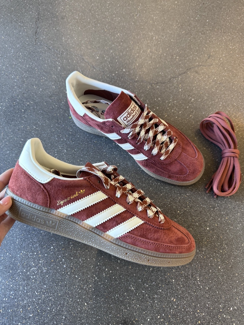 ADIDAS HANDBALL SPEZIAL 調色盤系列 楓葉紅 磚紅 編織鞋帶 男女鞋 KI5937 / 預購