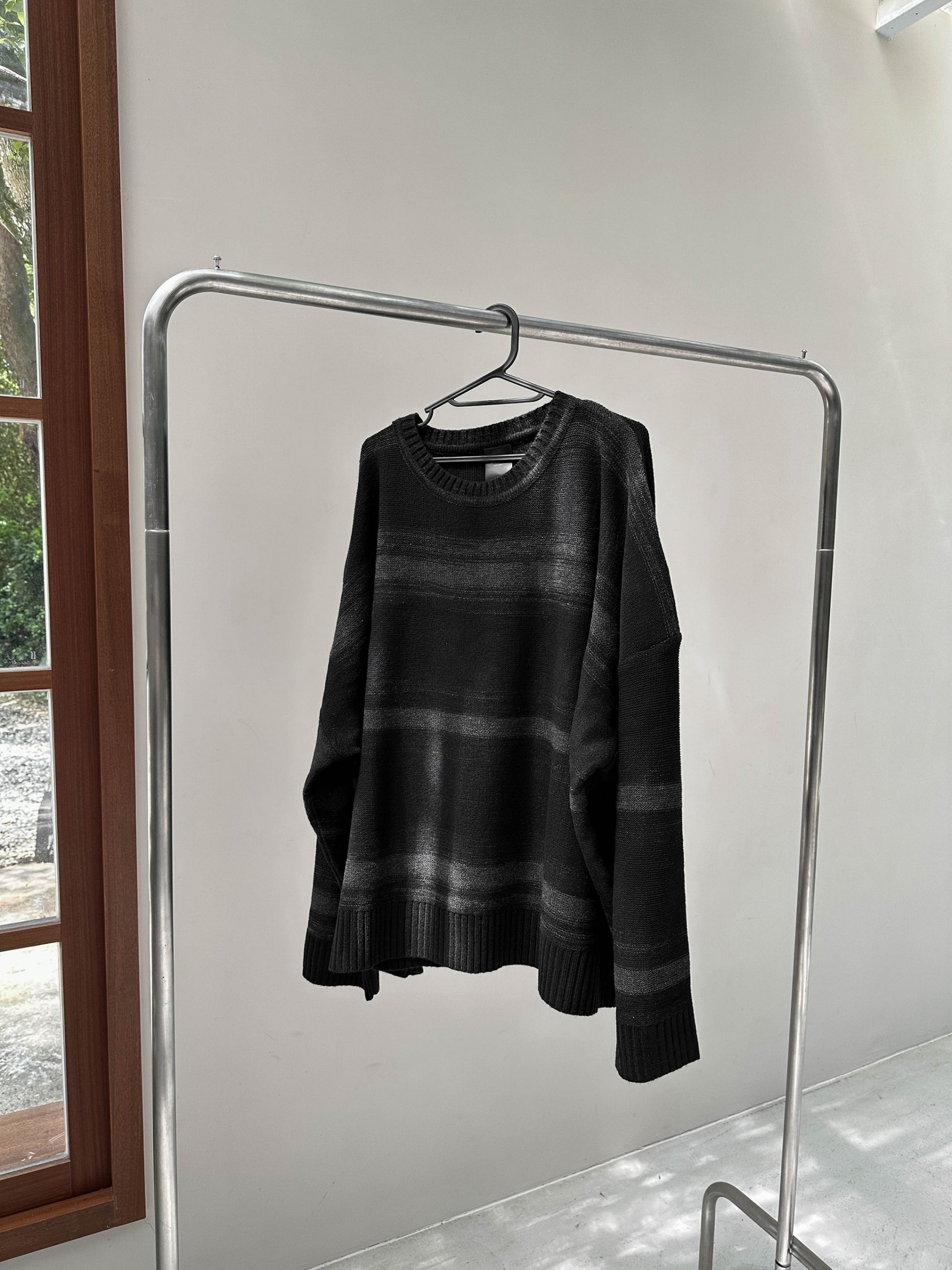 寬鬆質感炭灰漸層條紋針織毛衣 3993