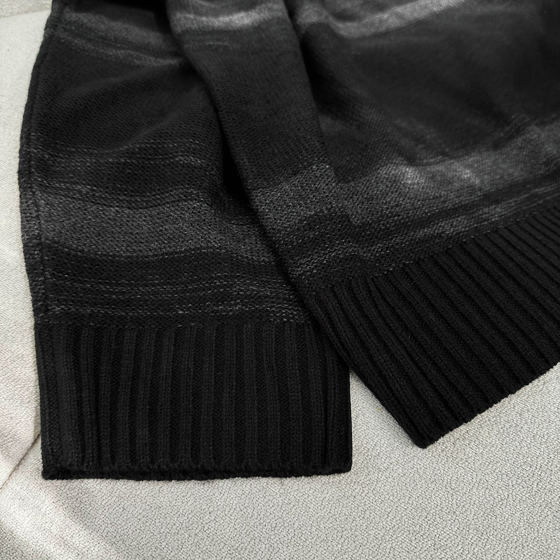 寬鬆質感炭灰漸層條紋針織毛衣 3993