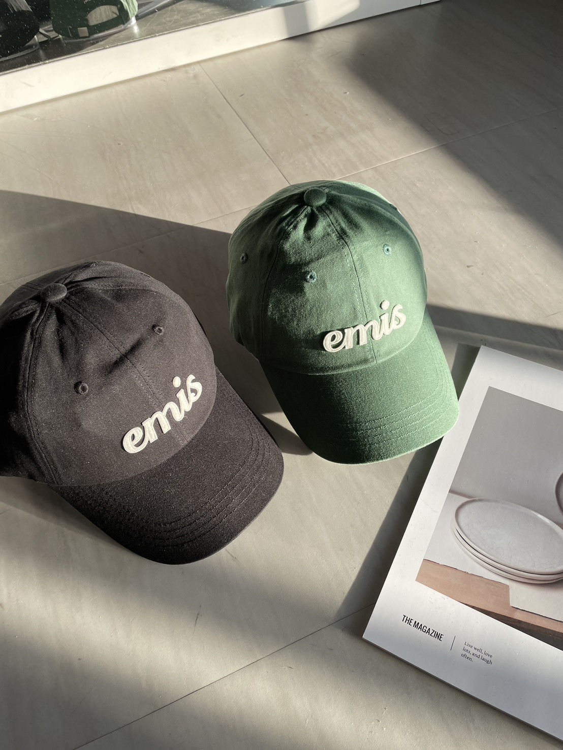 韓國 Emis 白色布章棒球帽（2colors）