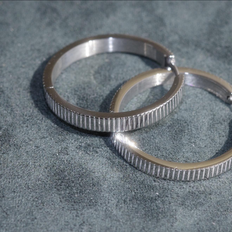 OUS Glint Hoop Earrings 微光環型耳環 銀