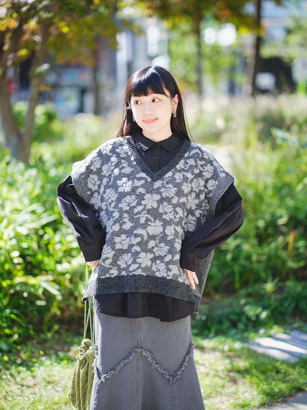 (預購)向陽之隙！緹花設計針織背心(三色-木炭灰)