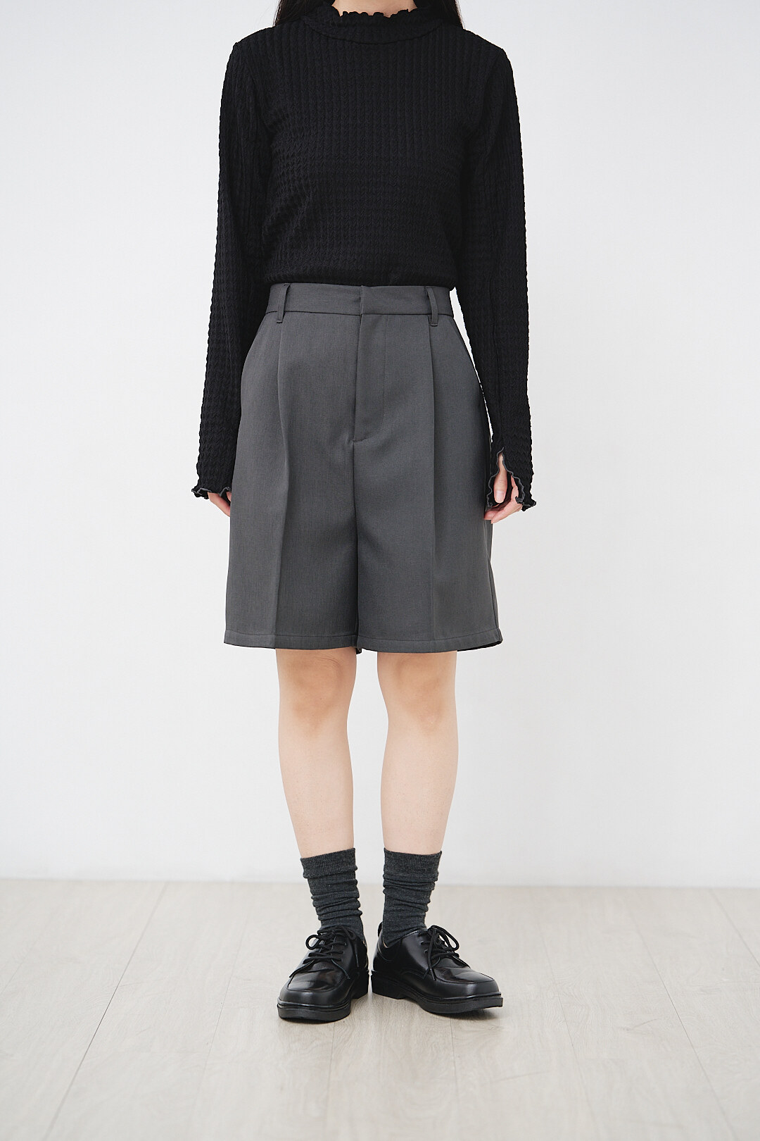 (限量)時光沉靜隅！壓褶五分褲(兩色-木炭灰)