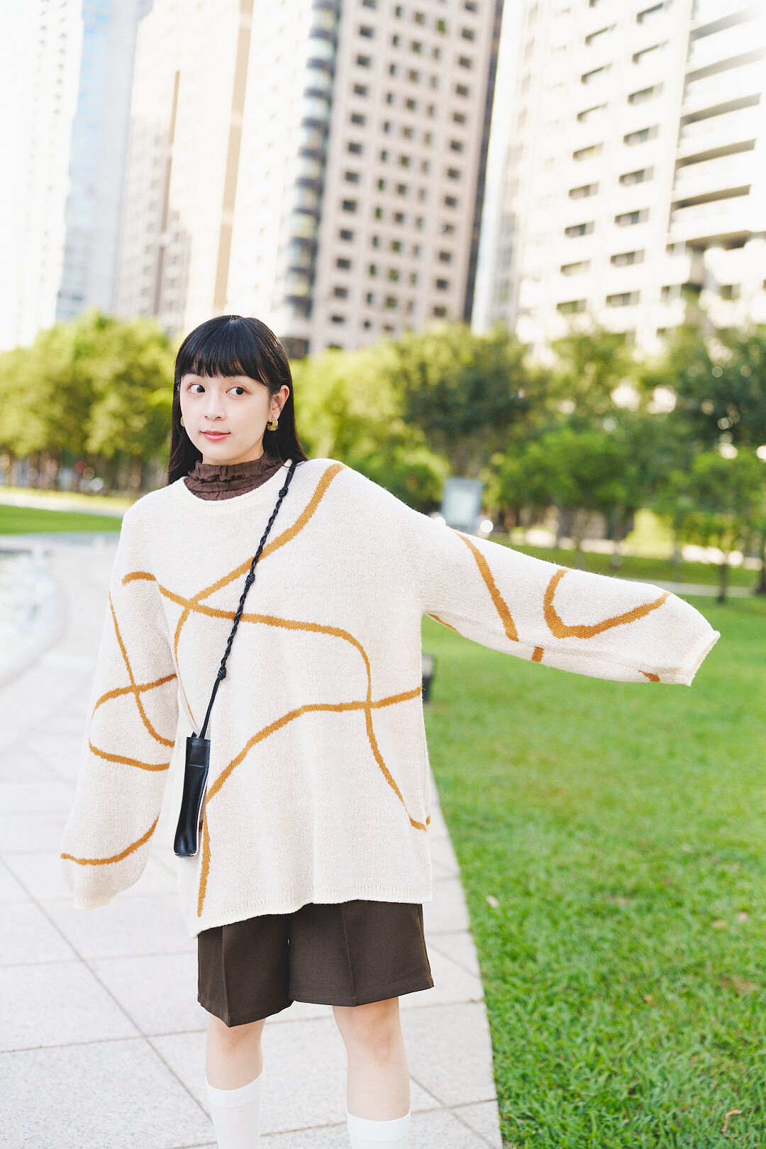 時光沉靜隅！壓褶五分褲(兩色-茶棕)