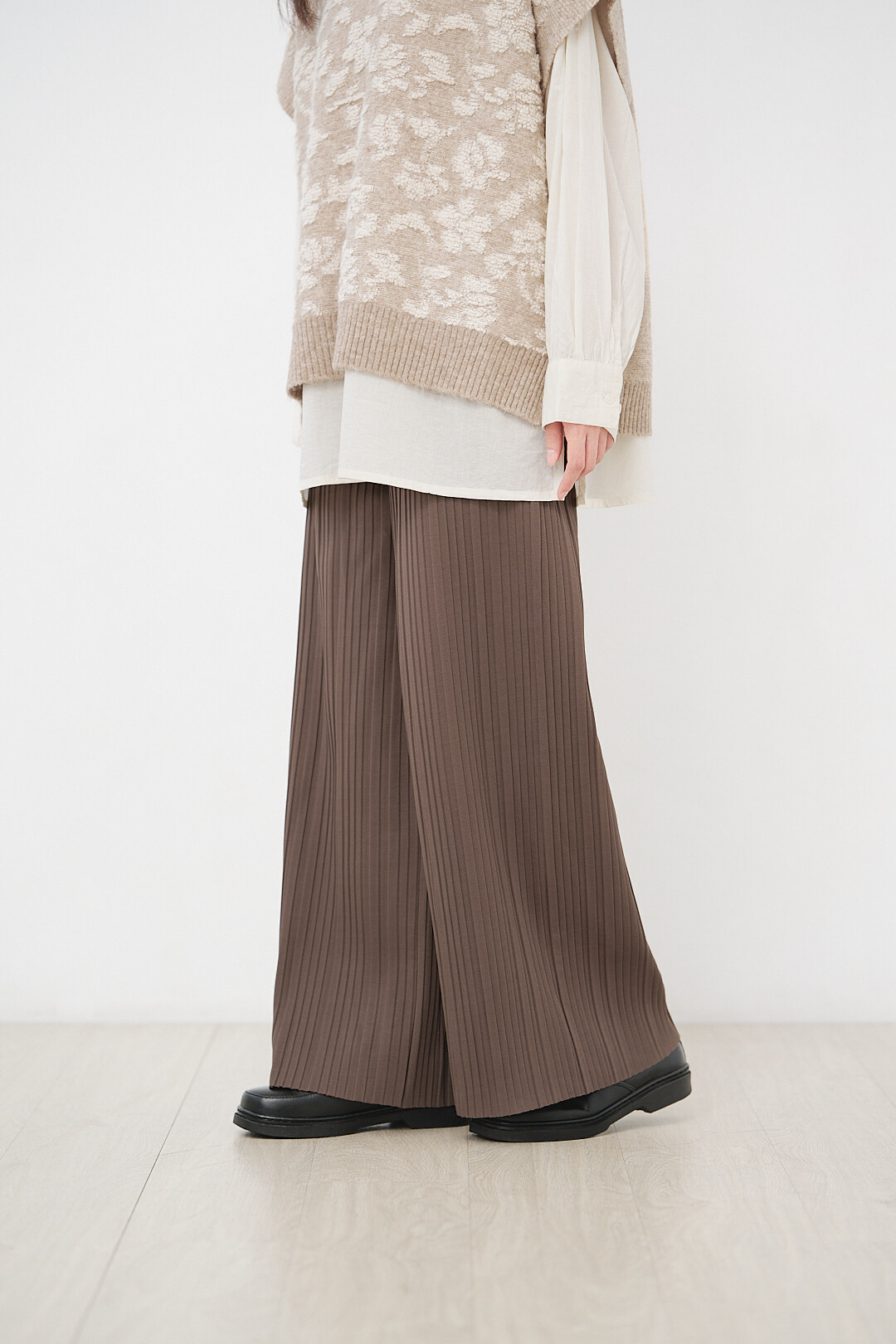 再次回歸！可剪裁斜紋壓褶寬褲