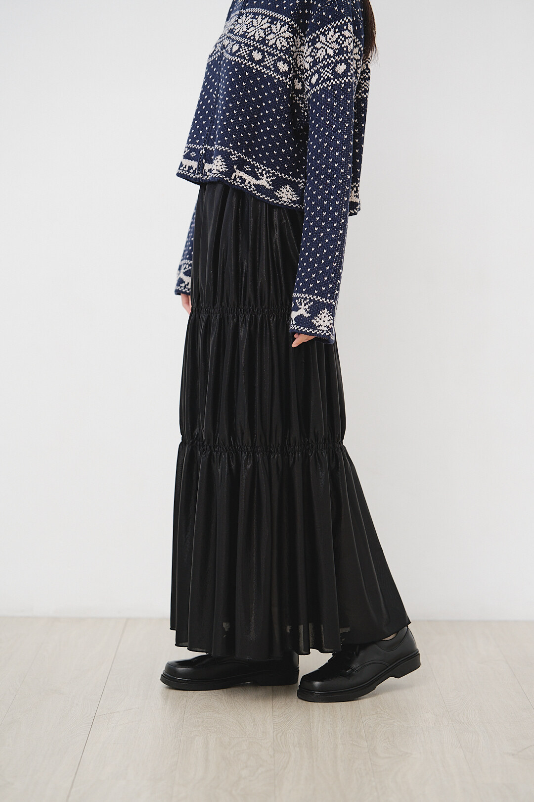 晨曦微光集！光澤層次半身裙(兩色-濃黑)