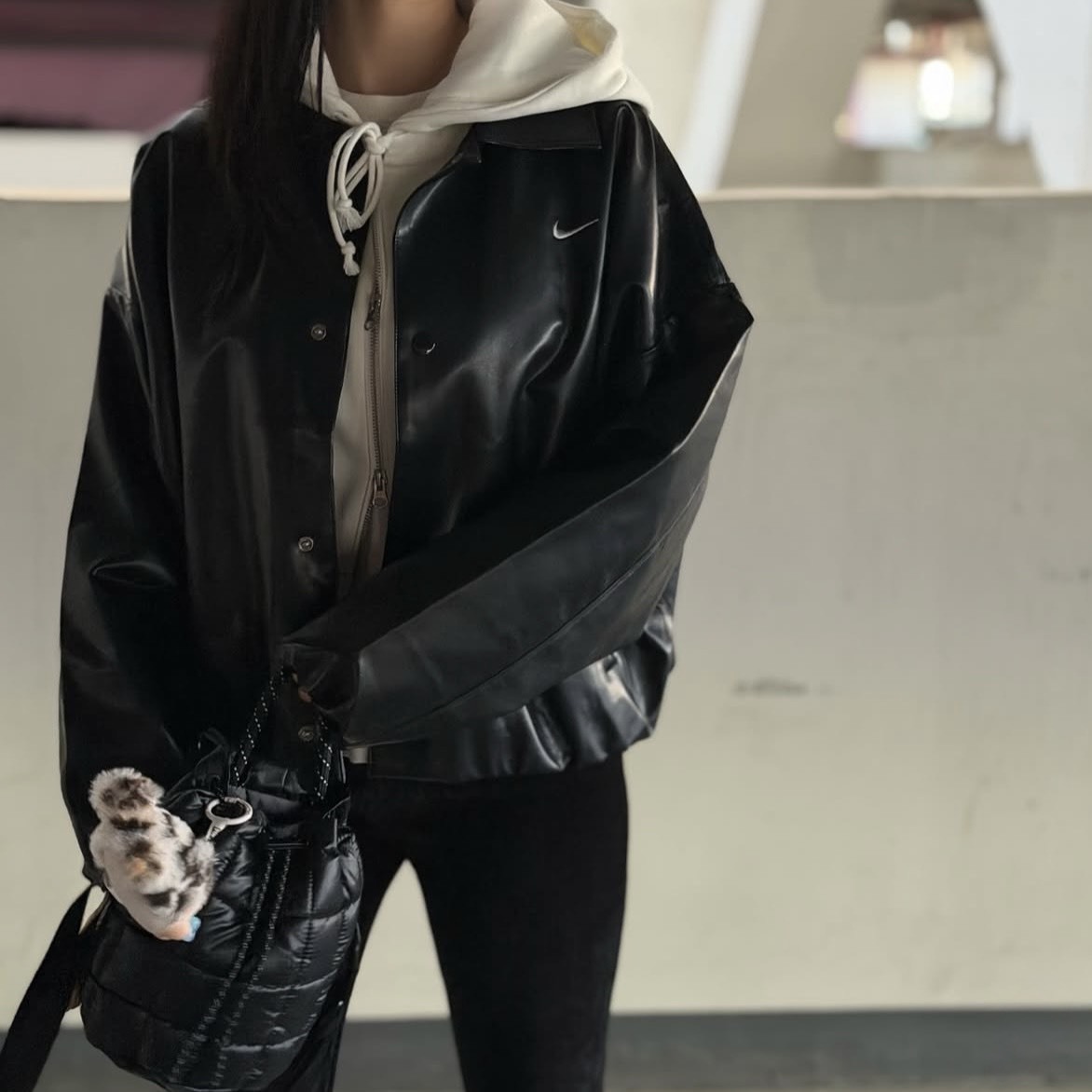 <國外限定> Nike 豹紋領 寬鬆皮外套