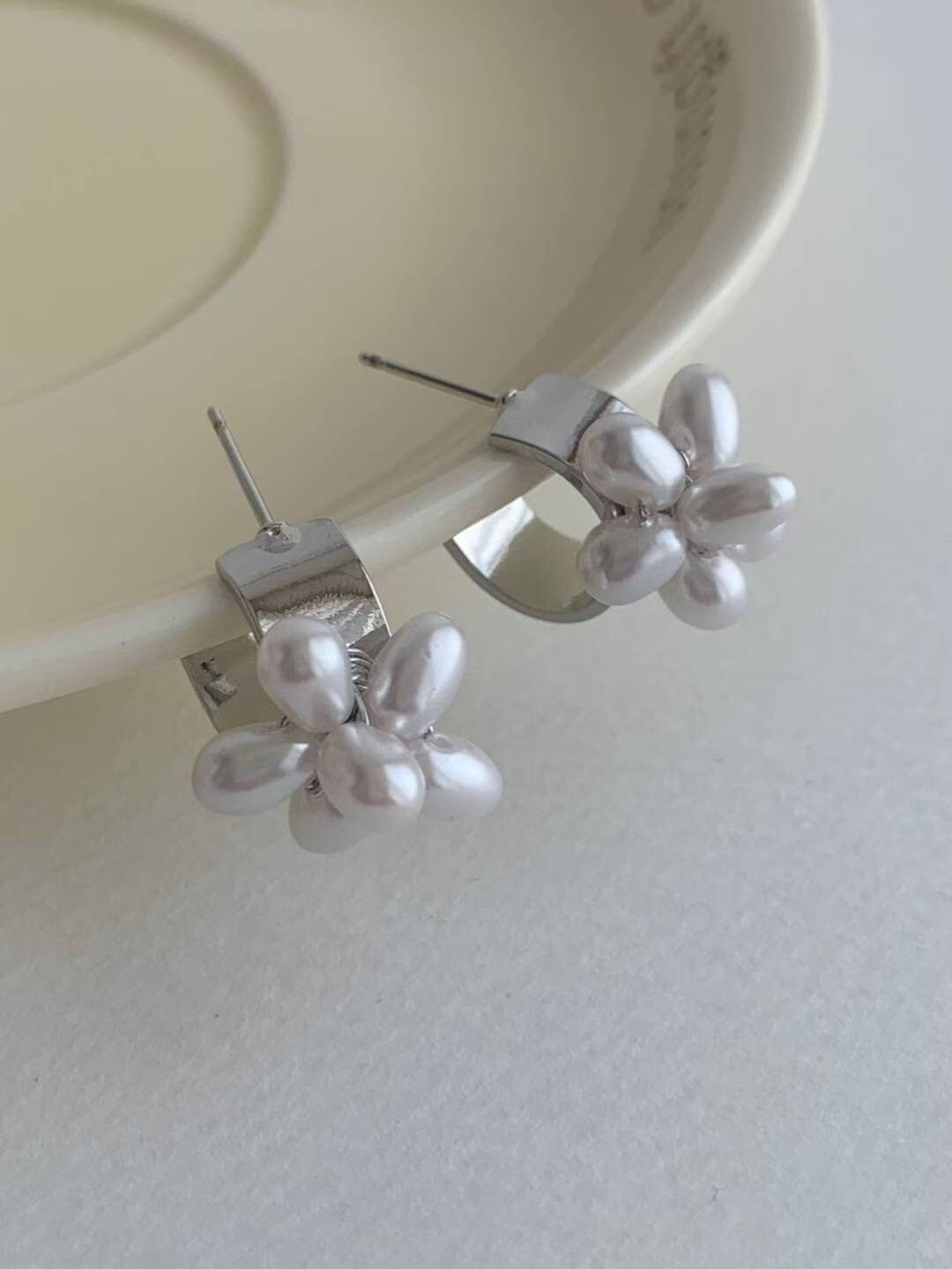 立體米粒珍珠花朵造型耳環