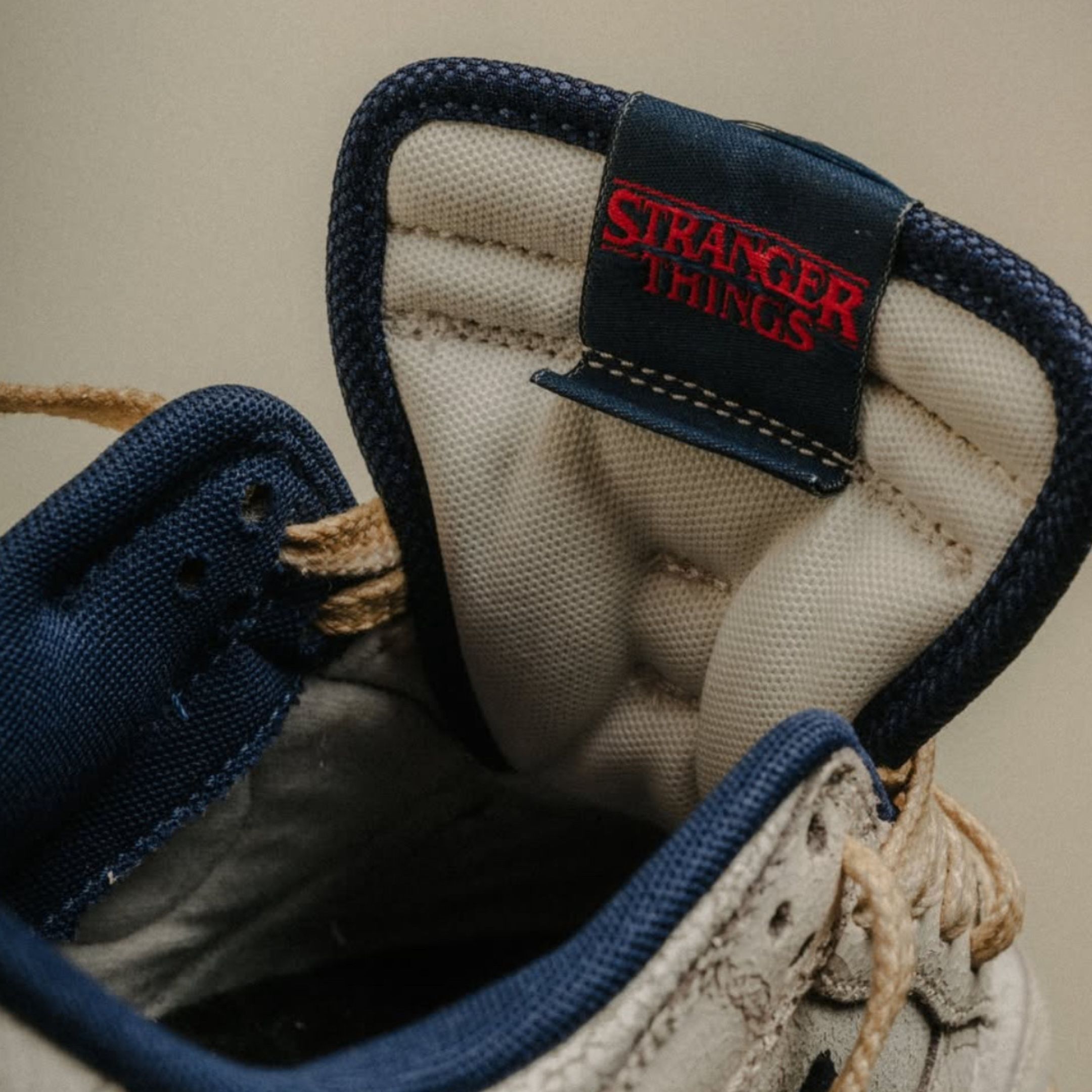 NICEDAY 代購 Stranger Things x Nike Dunk Low 海軍藍 復古 做舊 米白 氧化 聯名 IH6766-001