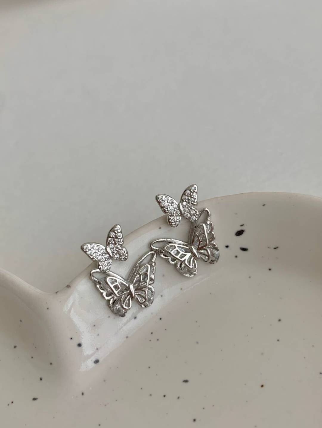 氣質感鏤空大小蝴蝶造型耳環