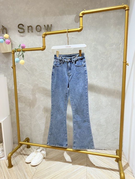 腰釦淺藍牛仔喇叭褲