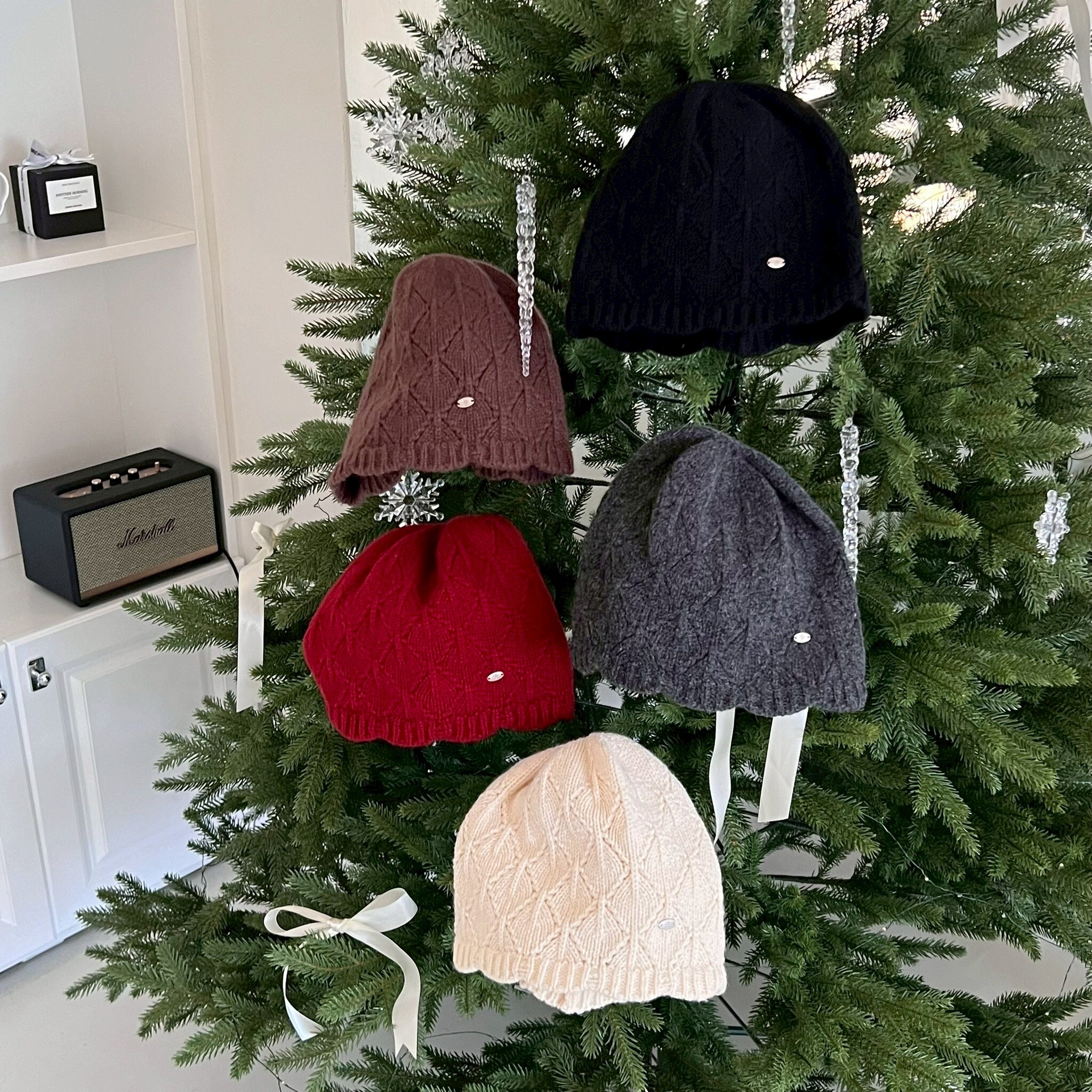 待冬季抵達 小鐵牌羊毛菱格毛帽