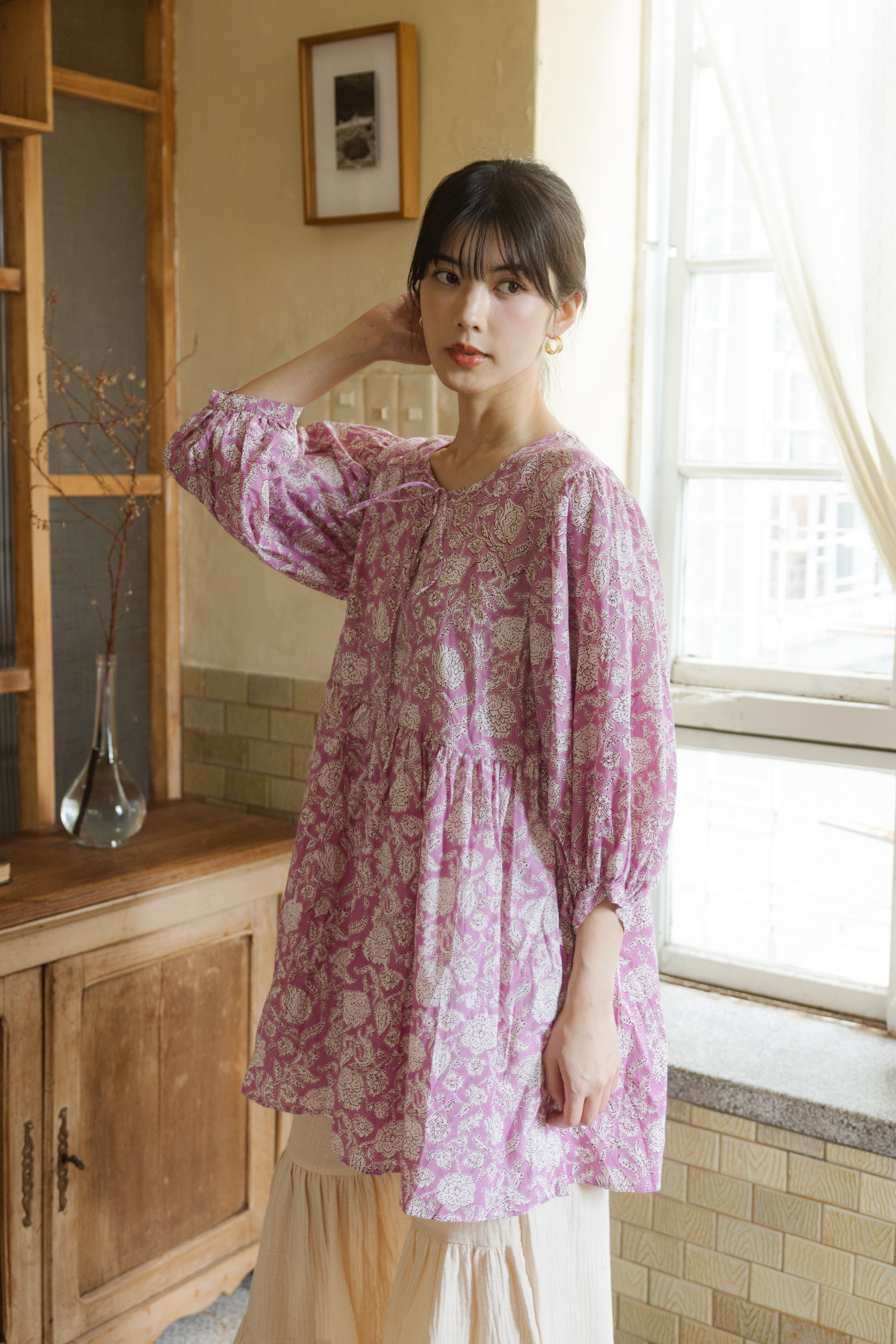 澎袖膝上洋裝_粉花