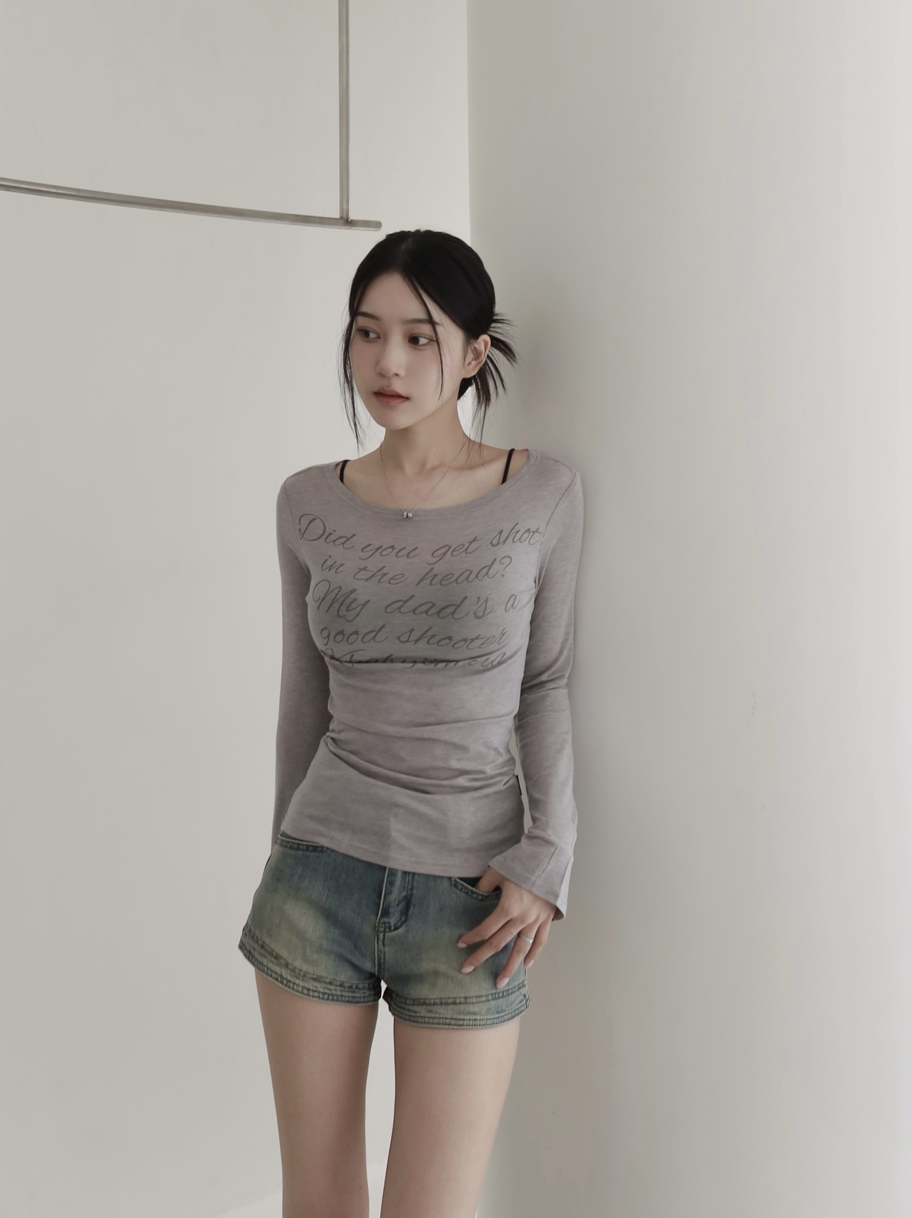 鬆弛感透膚字母長T