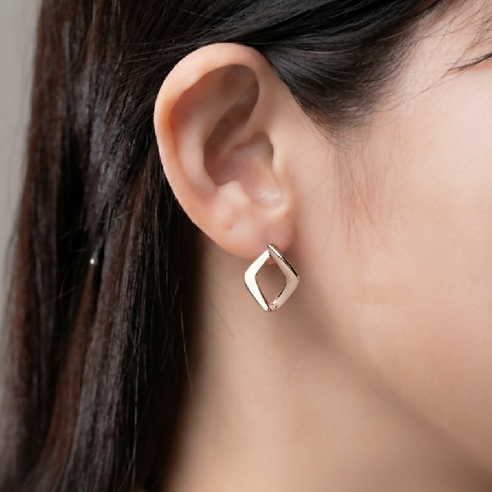 Rose gold diamond-shaped openwork earrings