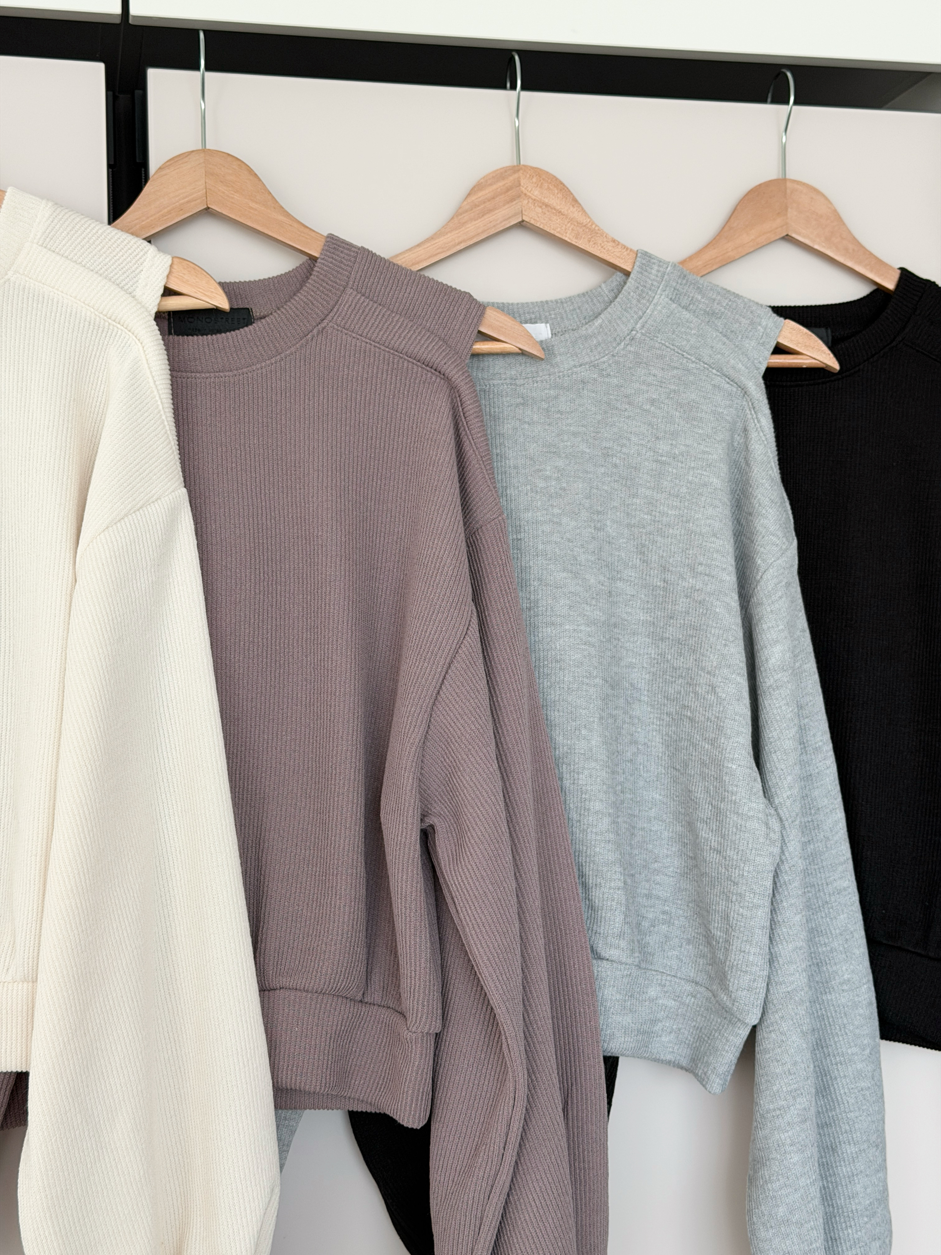 KR337 小性感單邊露肩直紋TOP-4色