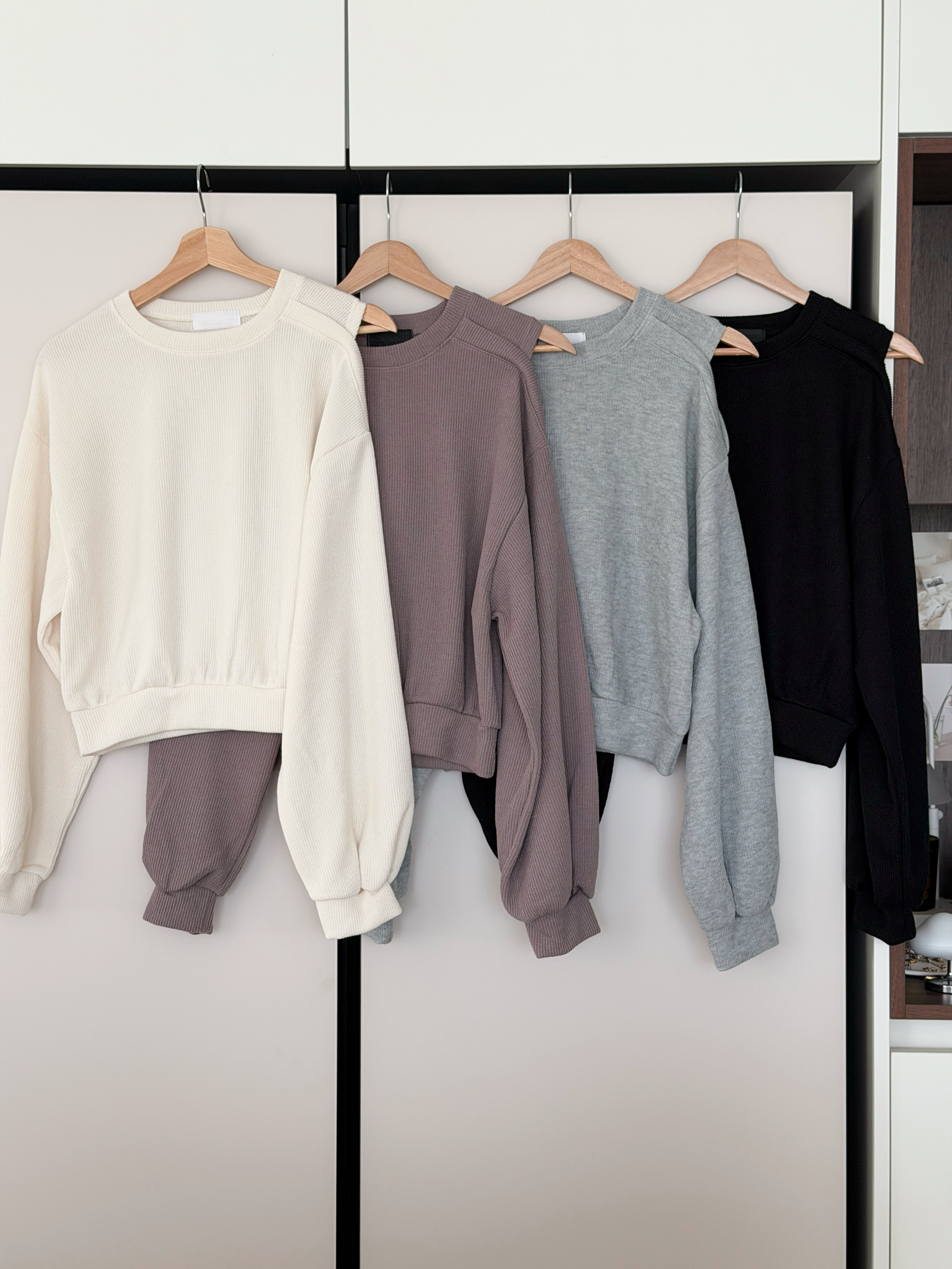 KR337 小性感單邊露肩直紋TOP-4色