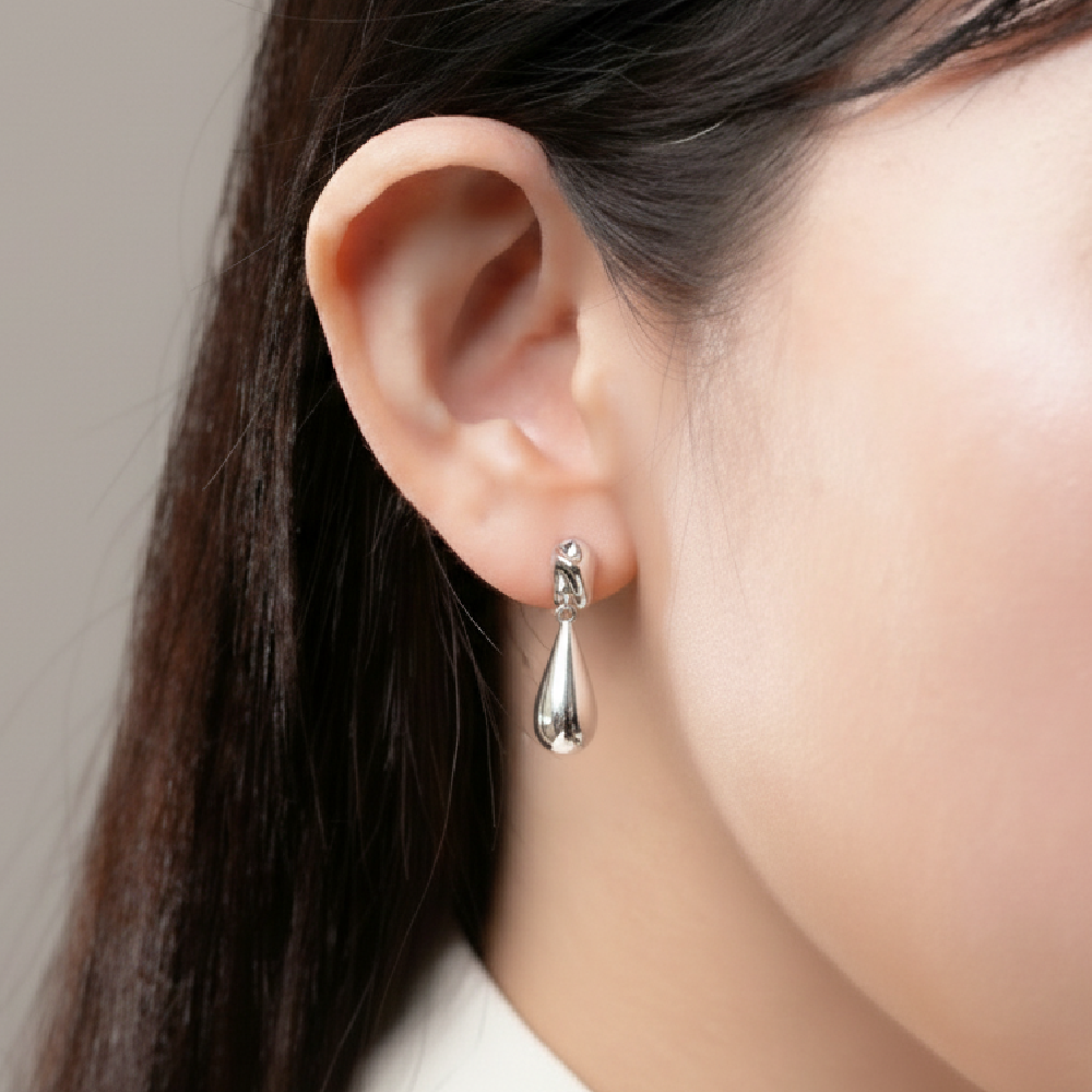 Dangling teardrop silver earrings