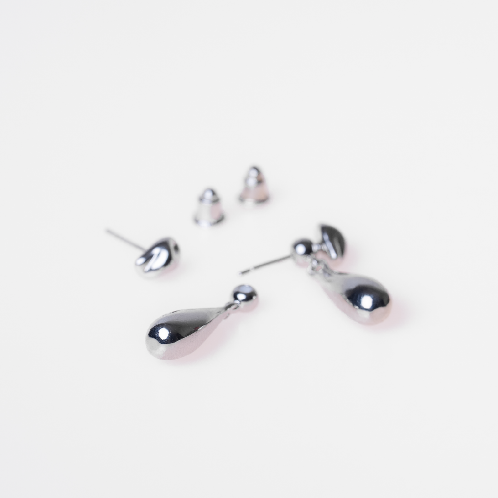Dangling teardrop silver earrings